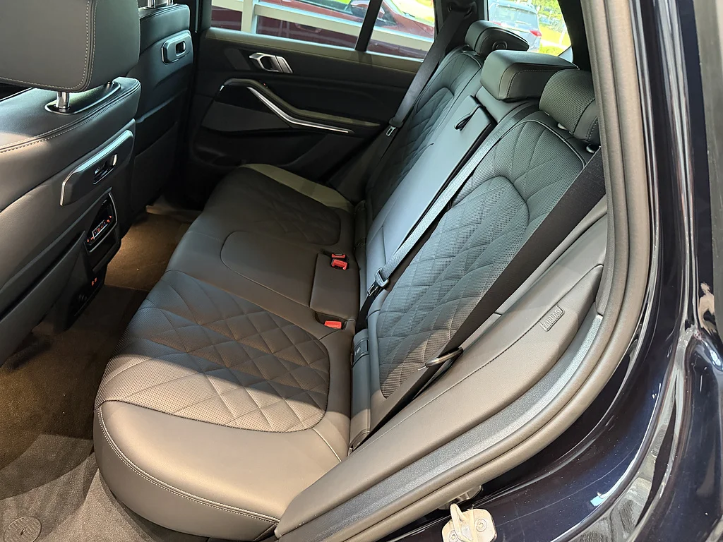 New 2026 Carbon Black Metallic BMW xDrive40i image 13