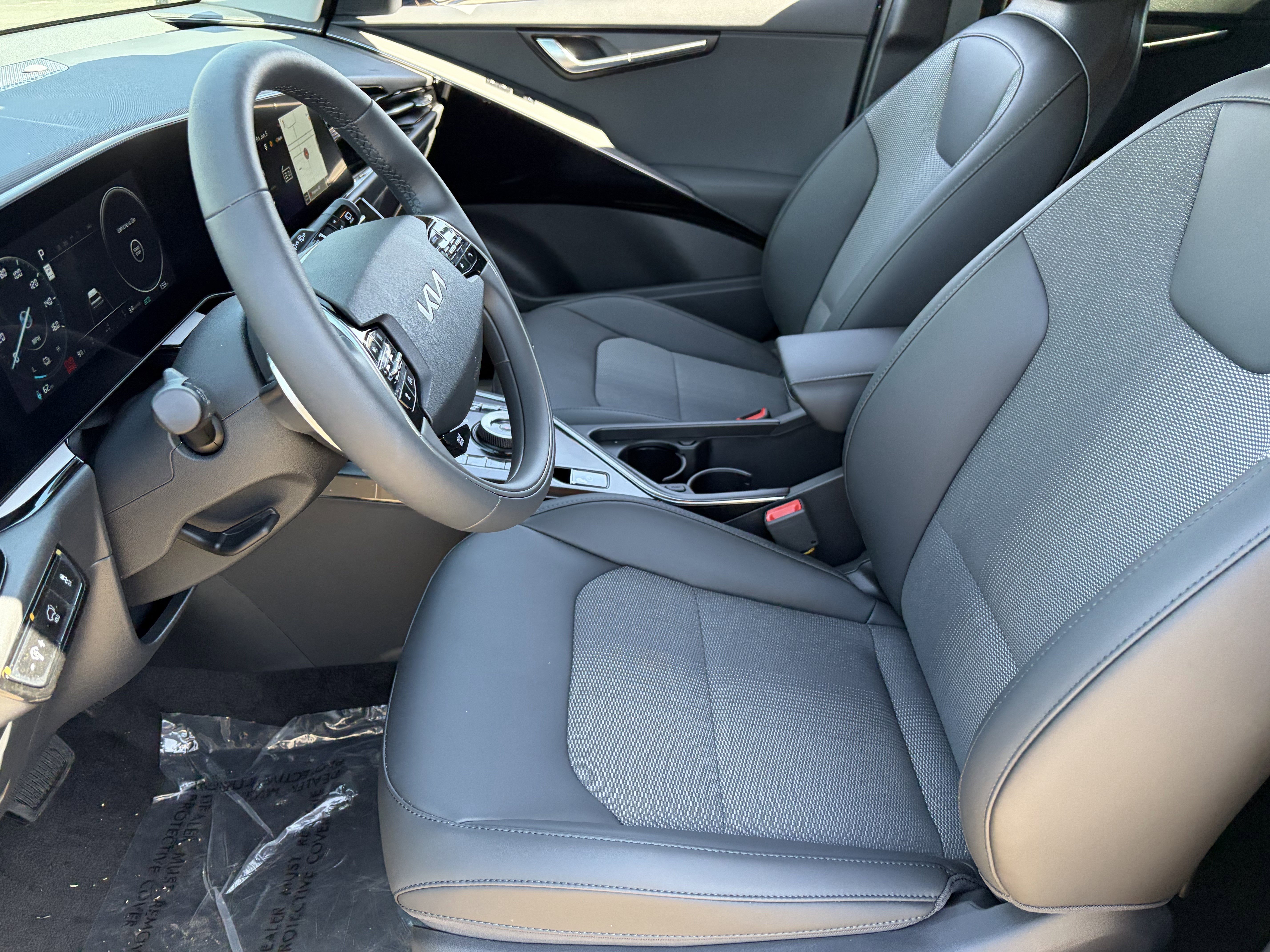 New 2026 Mineral Blue Kia WIND image 17