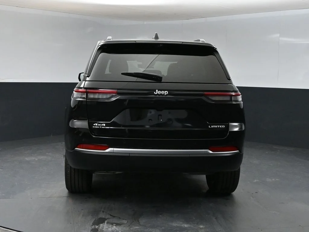 New 2026 Diamond Black Crystal Pearlcoat Jeep Limited image 3
