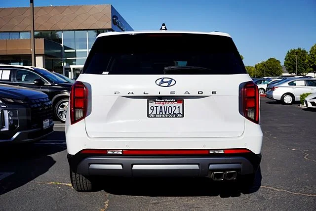 Used 2025 White Hyundai SEL image 8