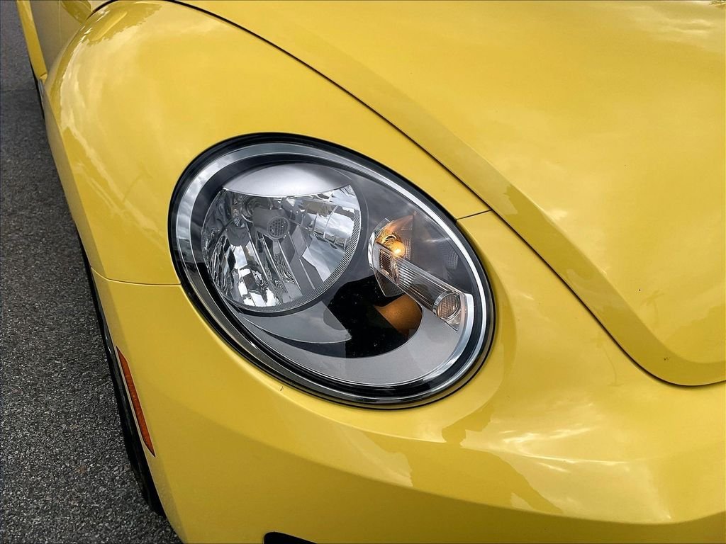 Used 2012 Saturn Yellow Volkswagen 2.5L image 26