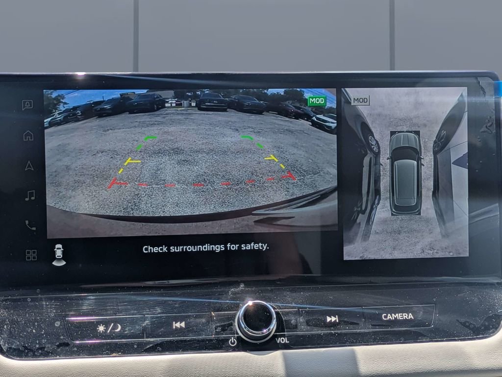 Used 2025  Mitsubishi SE image 22