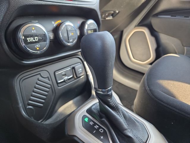 Used 2017 Red Jeep Latitude image 17
