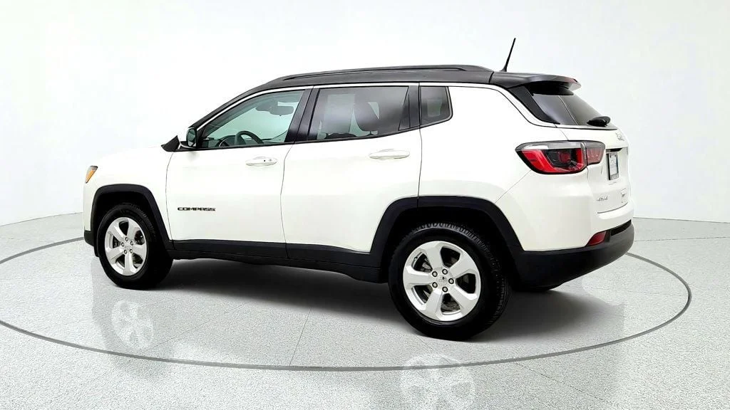 Used 2018 White Clearcoat Jeep Latitude 4x4 image 7