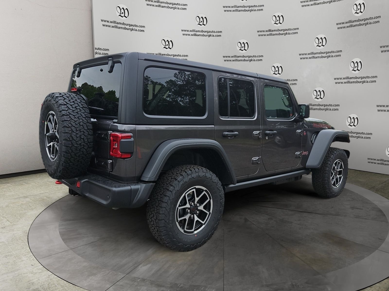 New 2026 Granite Crystal Metallic Clear-Coat Exterior Paint Jeep Rubicon image 5