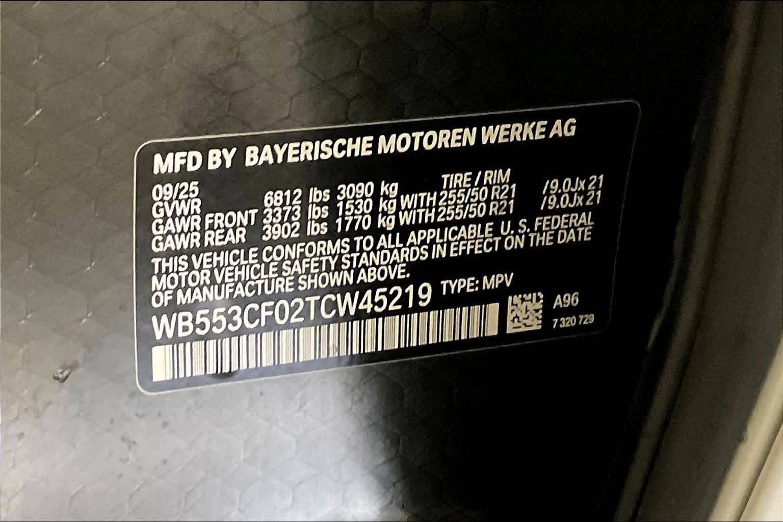 Used 2026 Mineral White Metallic BMW xDrive60 image 16