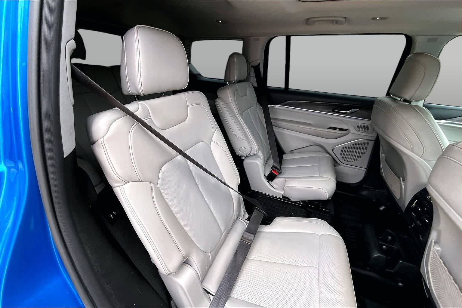 Used 2023 Hydro Blue Pearlcoat Jeep Overland image 18