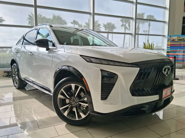 New 2027 RADIANT WHITE INFINITI Luxe AWD image 1