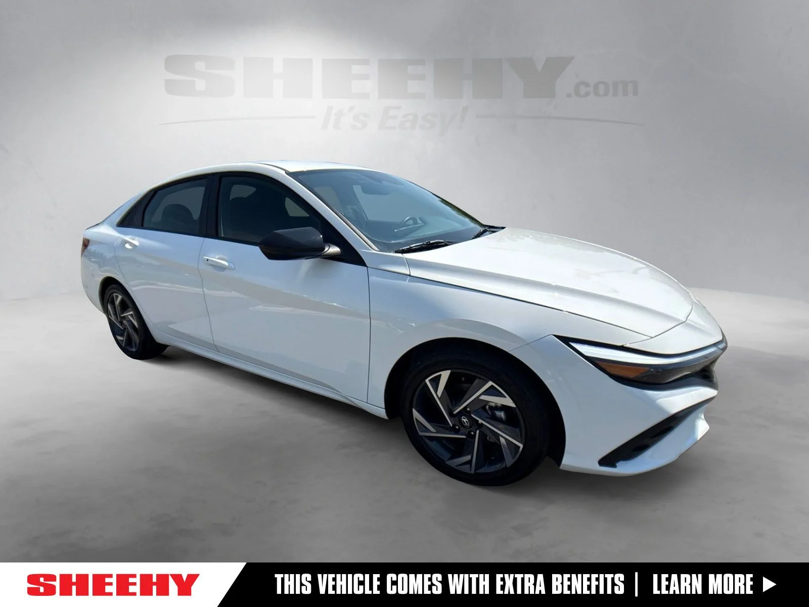 Used 2025 White Hyundai SEL Sport image 1