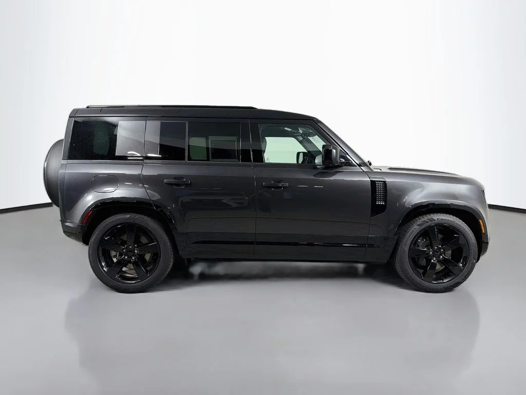 New 2026 Carpathian Grey Land Rover X-Dynamic SE image 4