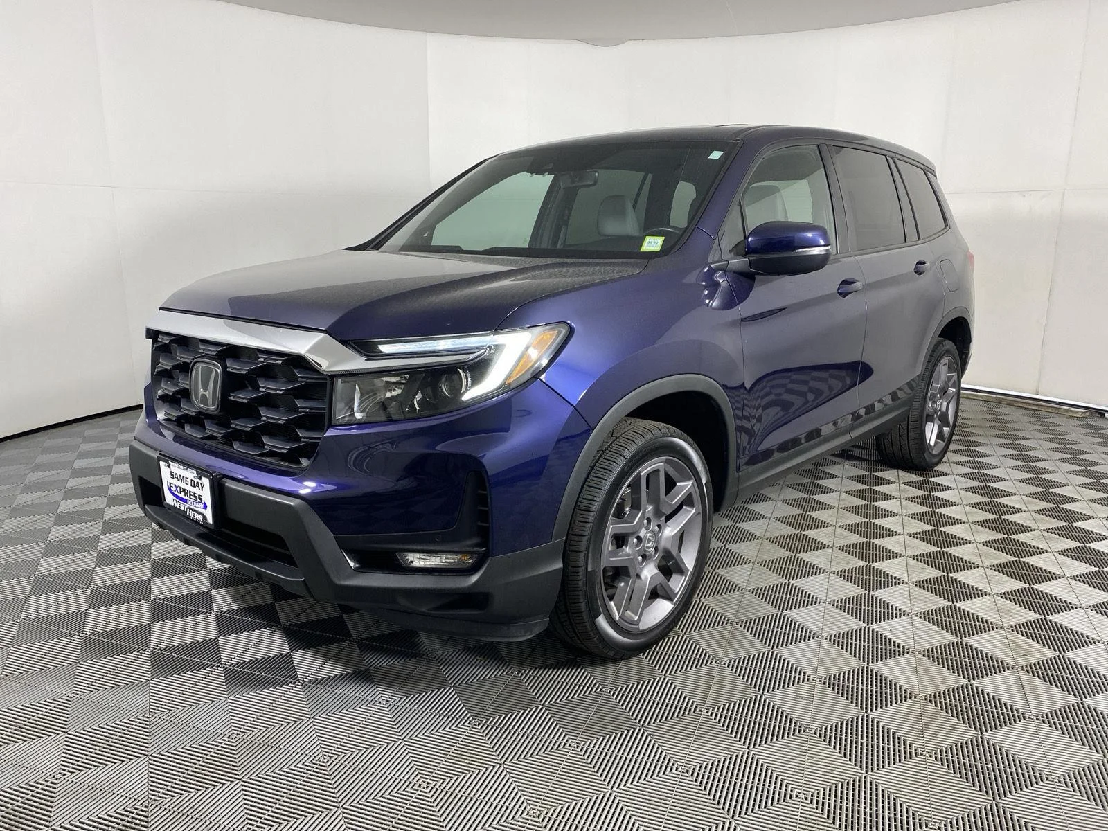 Used 2023 Obsidian Blue Pearl Honda EX-L image 3