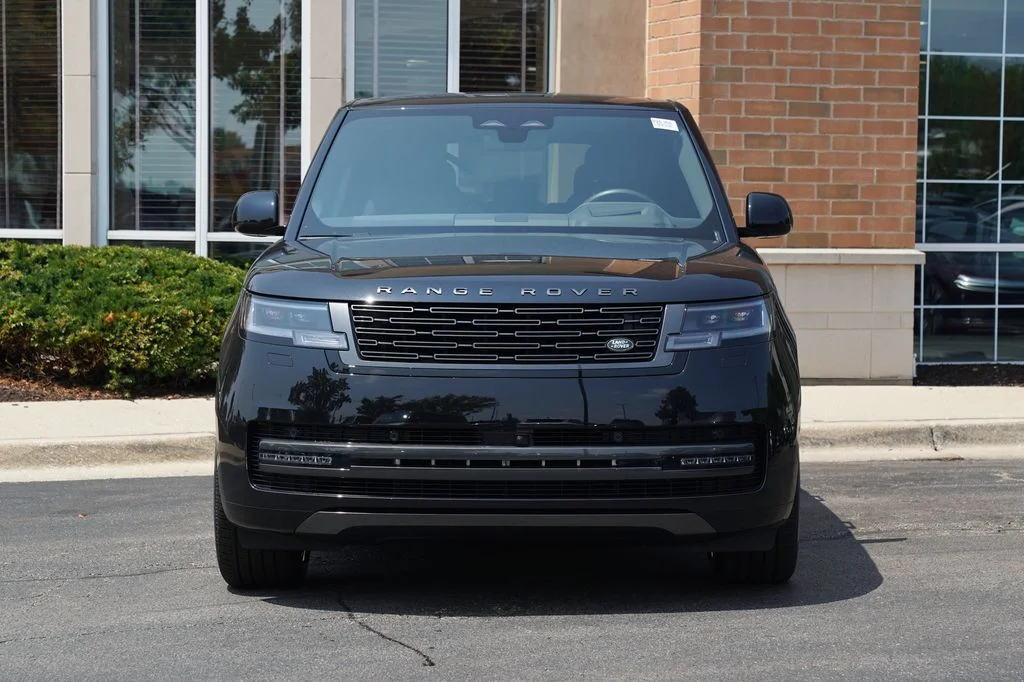 New 2026 Santorini Black Land Rover SE image 4