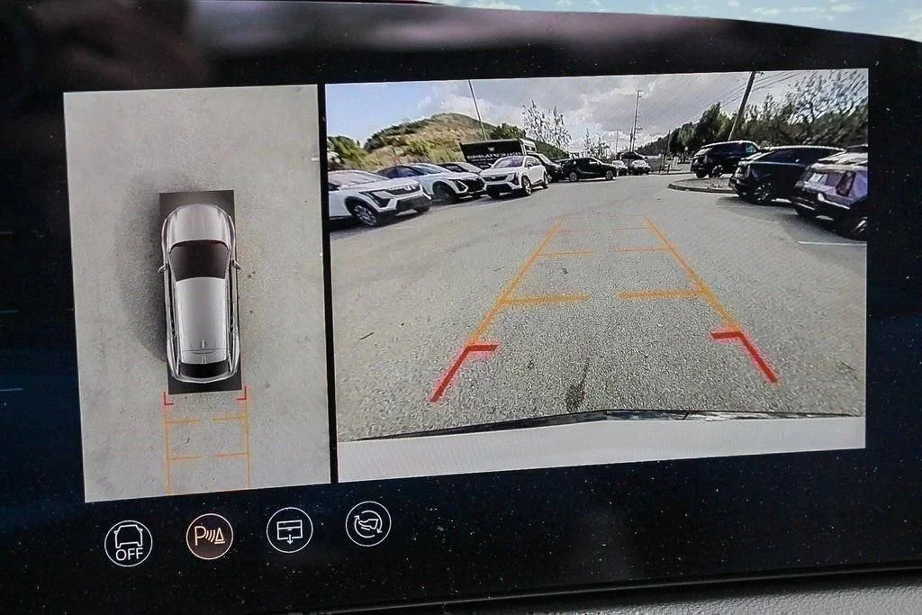 2025 Cadillac OPTIQ Sport 1 - Photo 9