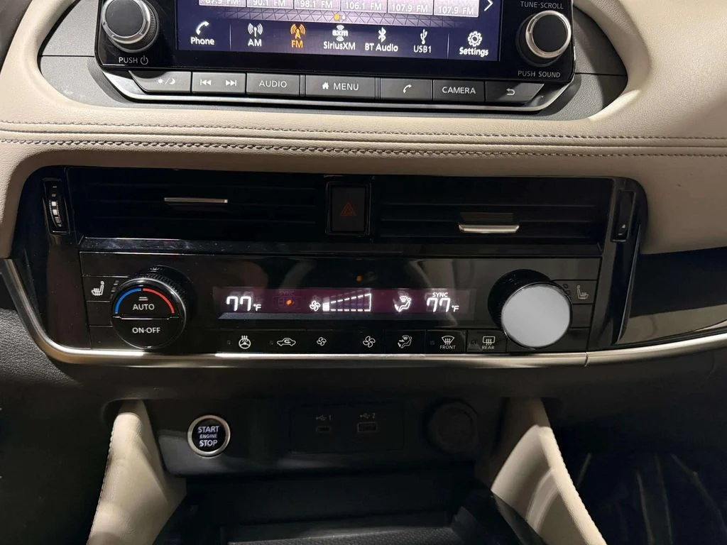 Certified Used 2023 Pearl White Tricoat/Super Black Nissan SL image 22
