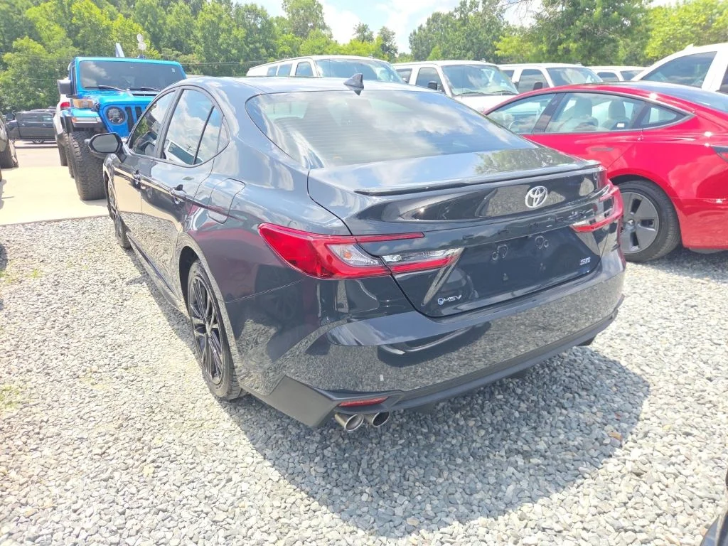 Used 2025  Toyota SE image 5