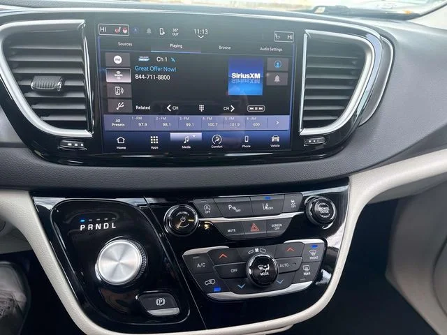 2024 Chrysler Pacifica Touring L - Photo 28