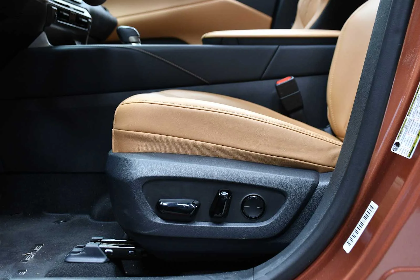 Certified Used 2025 COPPER CREST Lexus Premium image 15