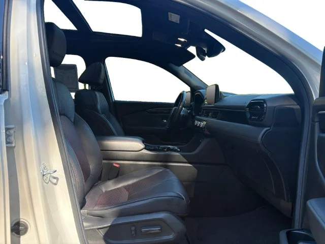Used 2025 Platinum White Pearl Honda Black Edition image 31