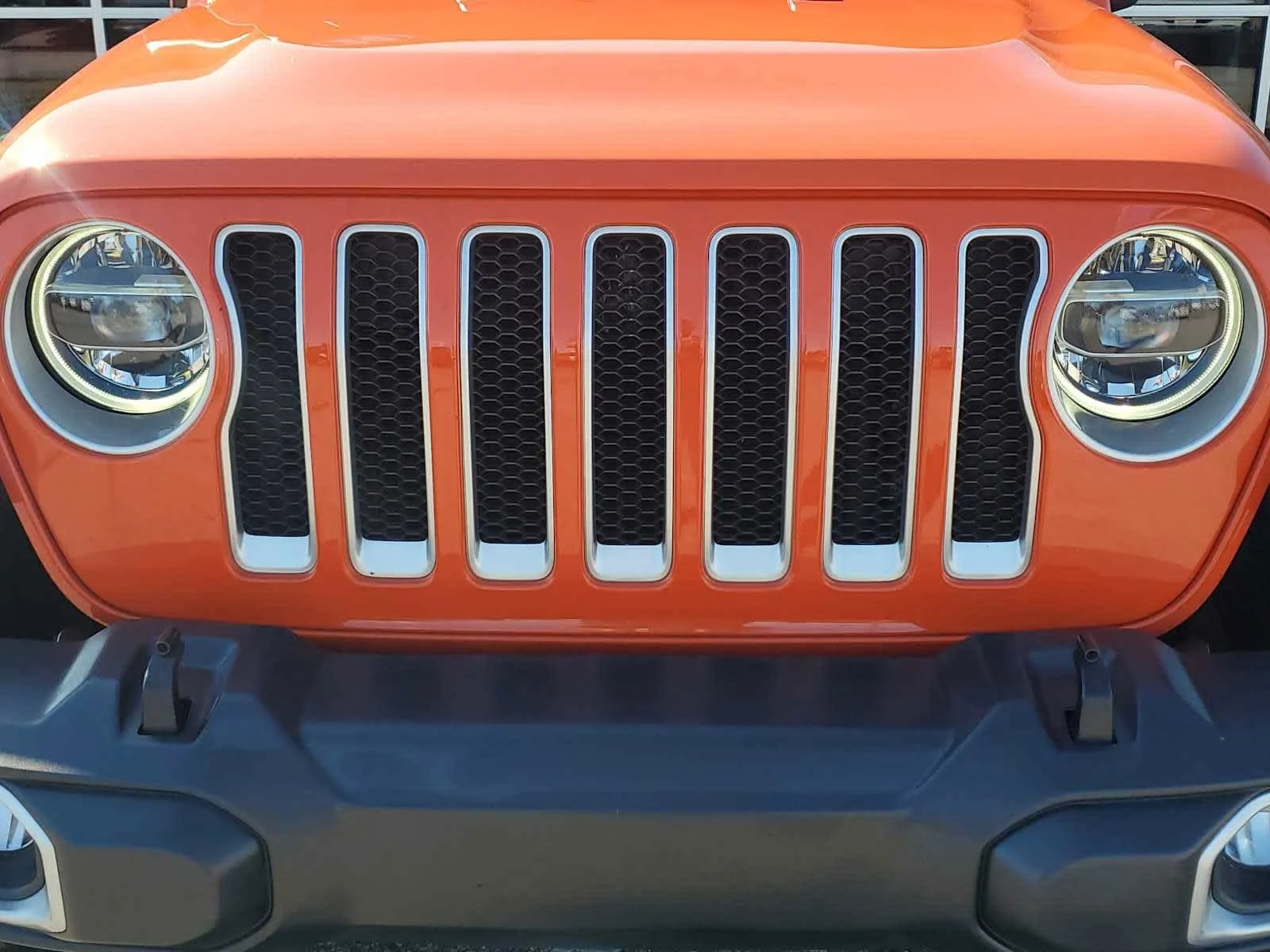Used 2020  Jeep Sahara image 11