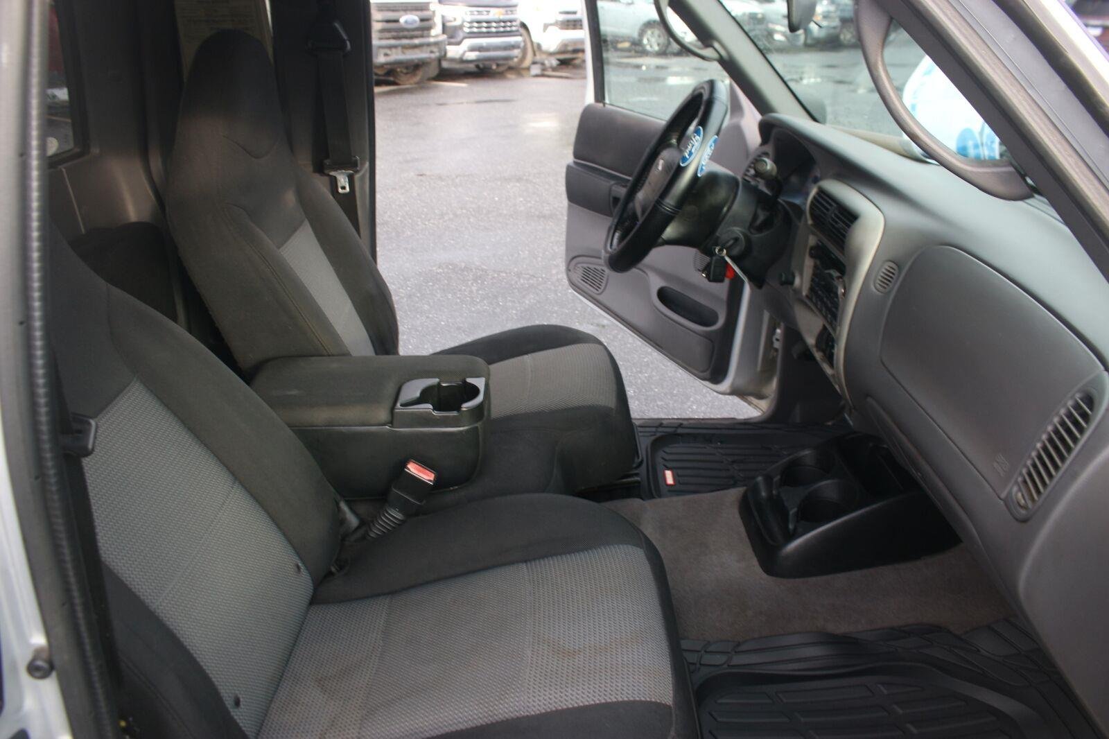 Used 2003 Silver Ford XL Fleet image 26
