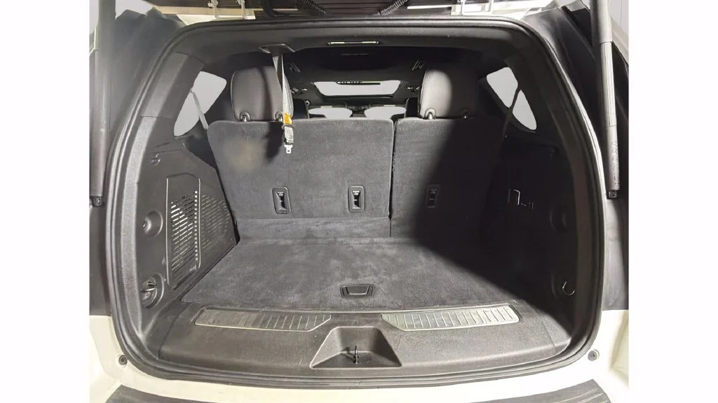 Used 2023 IRIDESCENT PEARL TRICOAT Chevrolet RST image 31