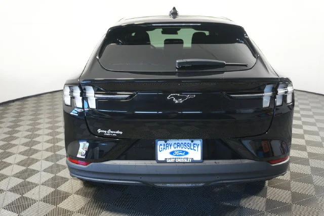 New 2026 Shadow Black Ford Select image 4