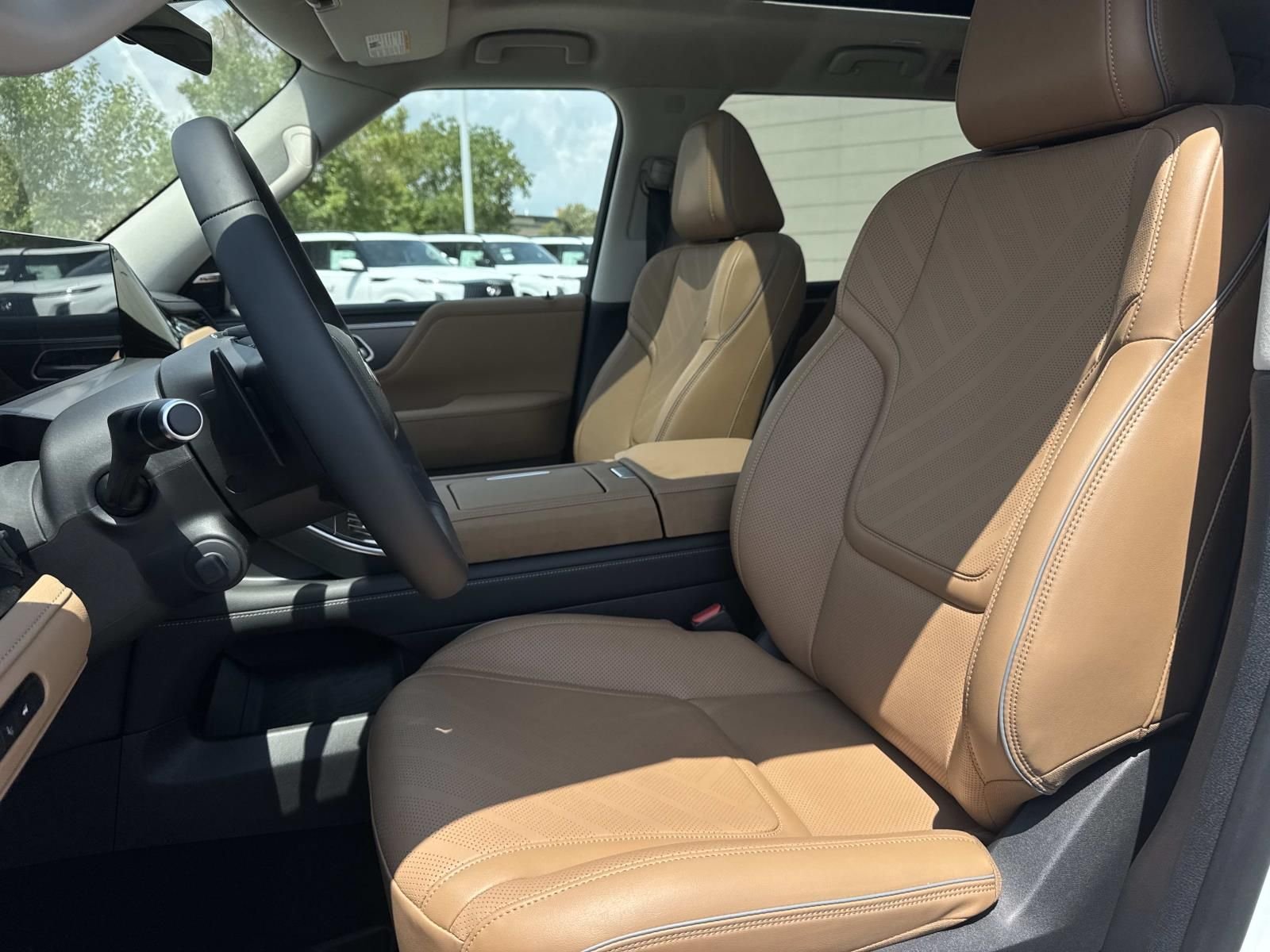 New 2027 RADIANT WHITE INFINITI Luxe 2WD image 9