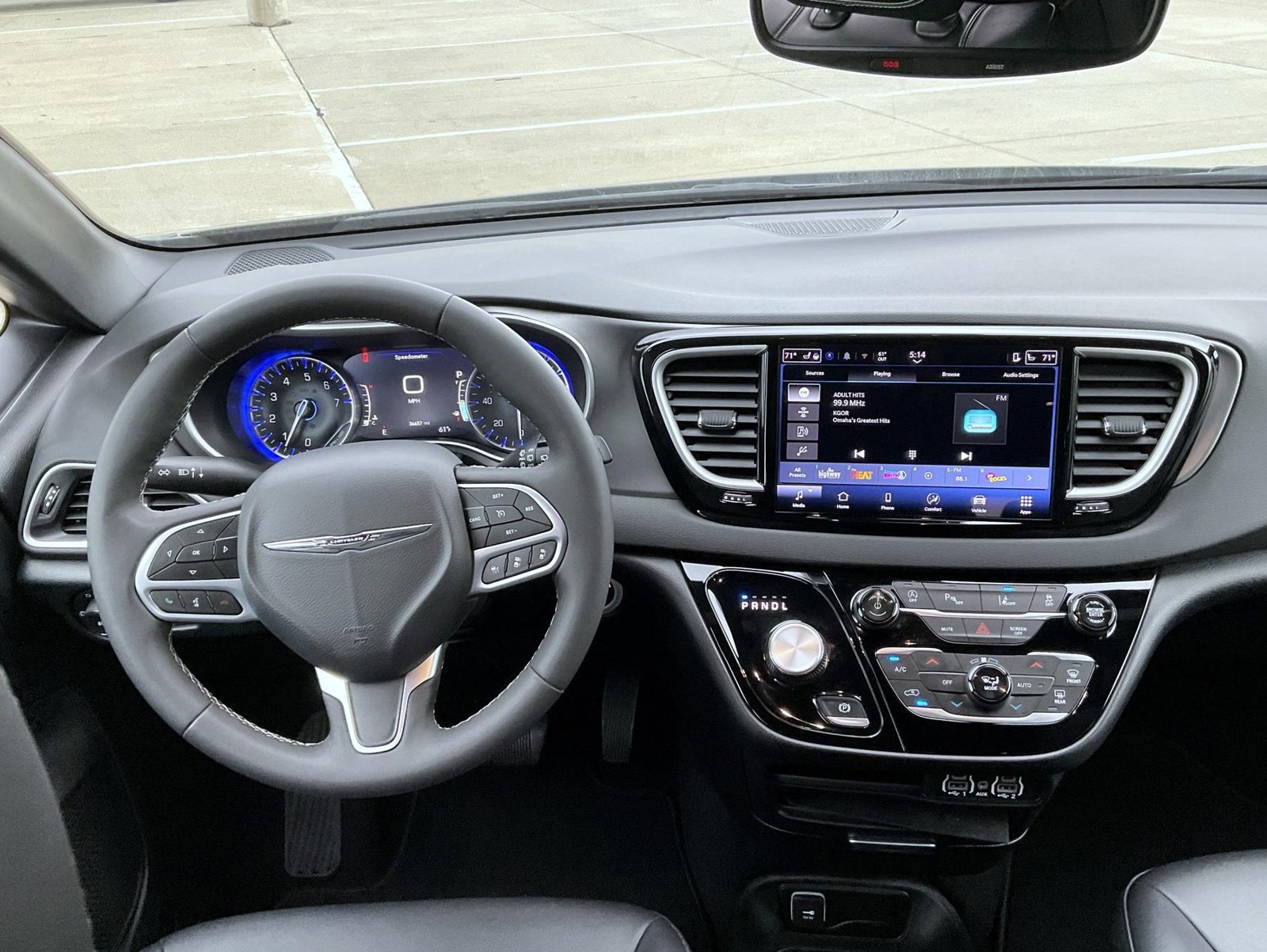 Used 2025 White Chrysler Select image 14