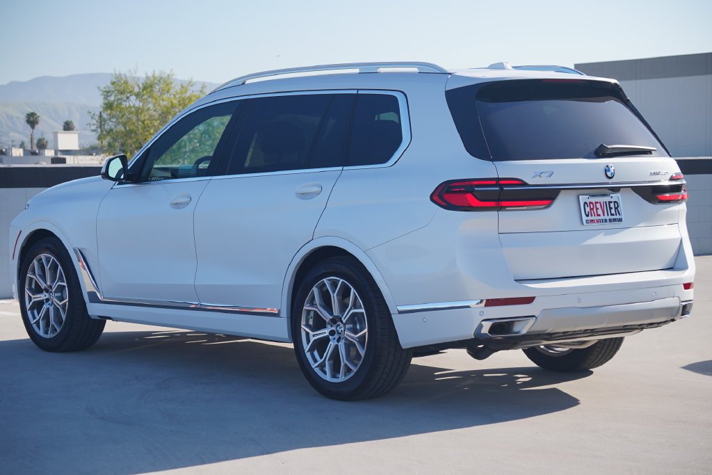 Used 2026 Mineral White Metallic BMW xDrive40i image 7