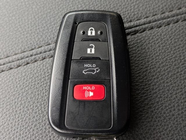 Used 2022 Silver Toyota XLE Premium image 30