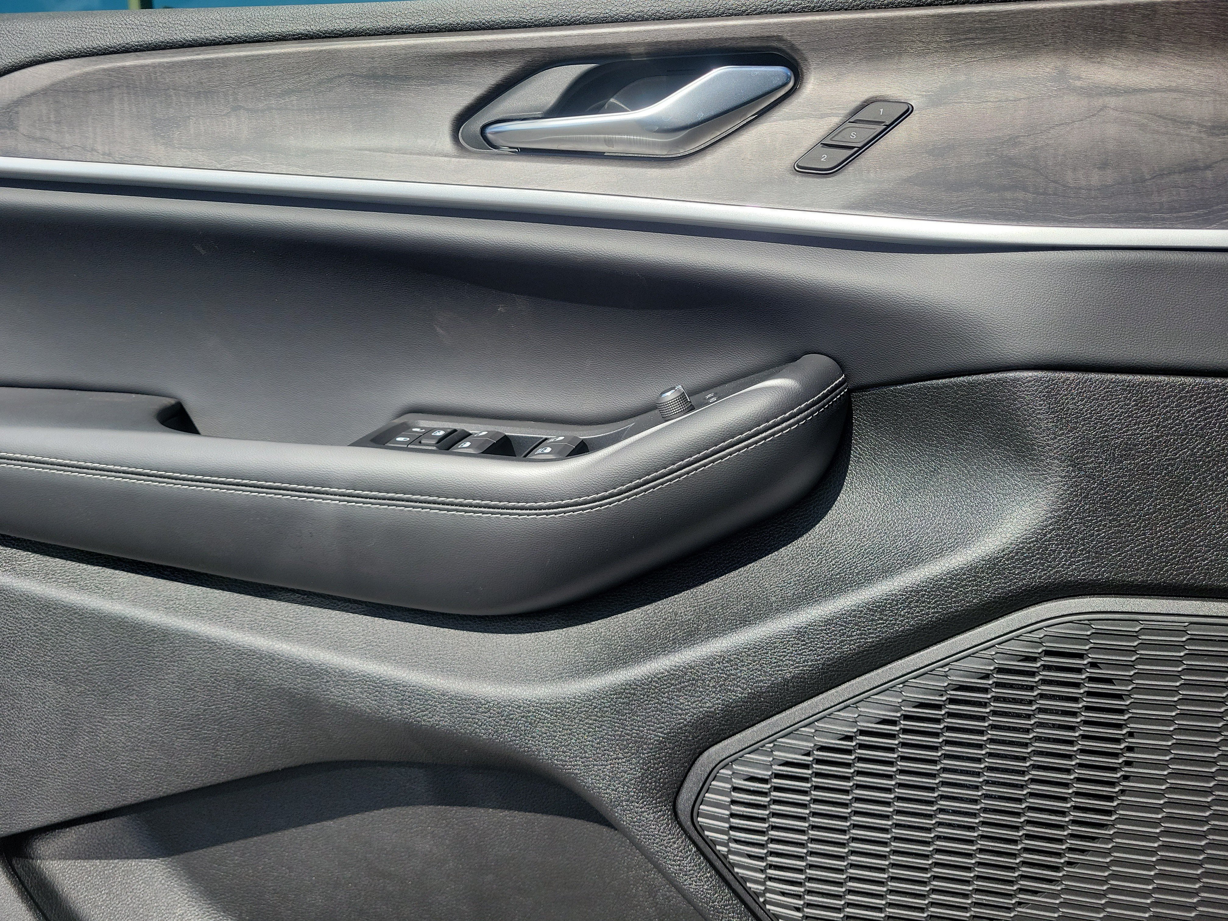 New 2026 Baltic Gray Metallic Clear-Coat Exterior Paint Jeep Limited image 12