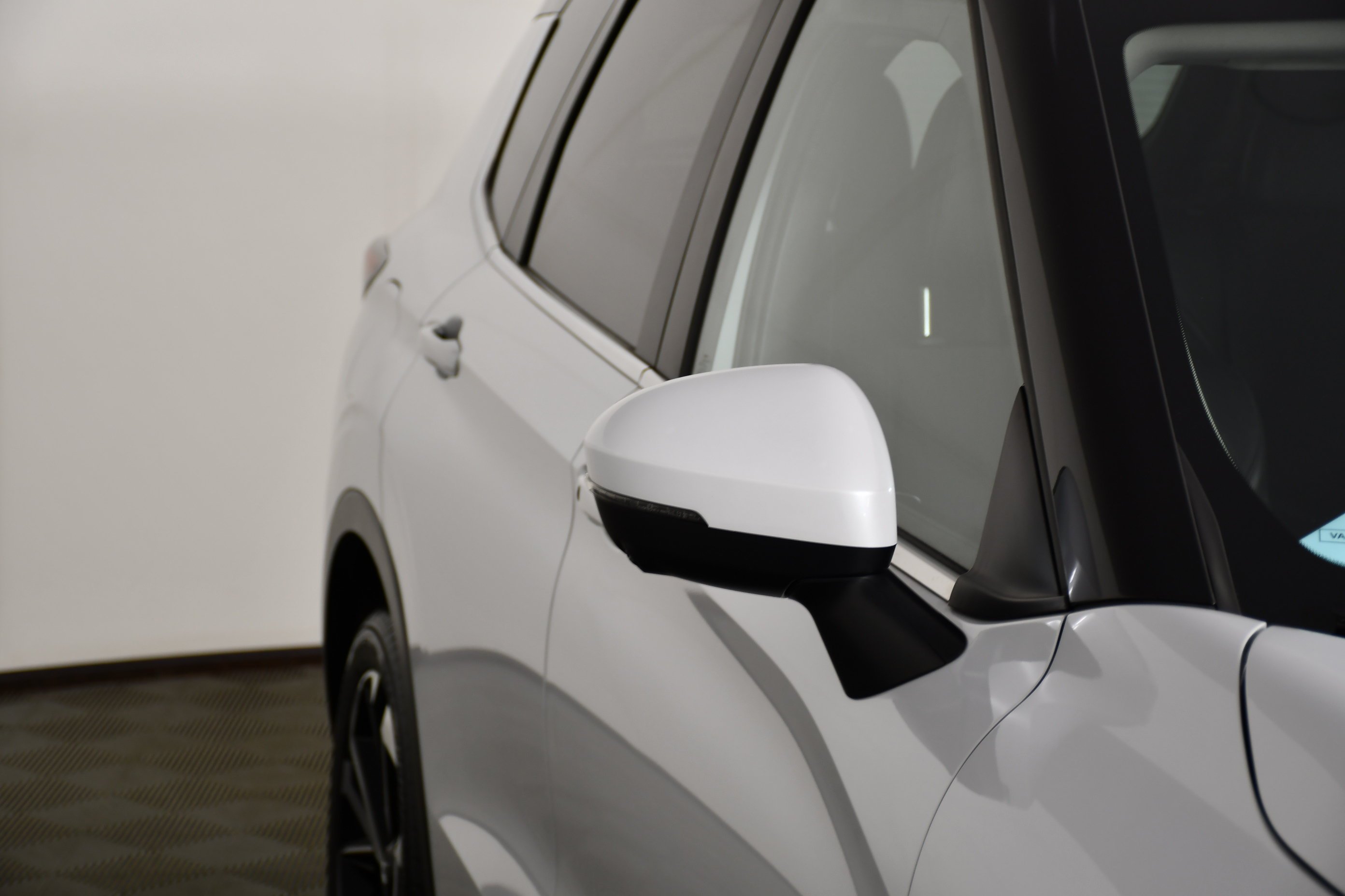 Certified Used 2024 White Diamond Mitsubishi SE image 14