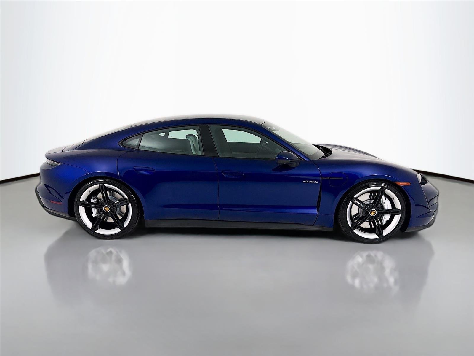 Used 2022 Gentian Blue Metallic Porsche 4S image 30