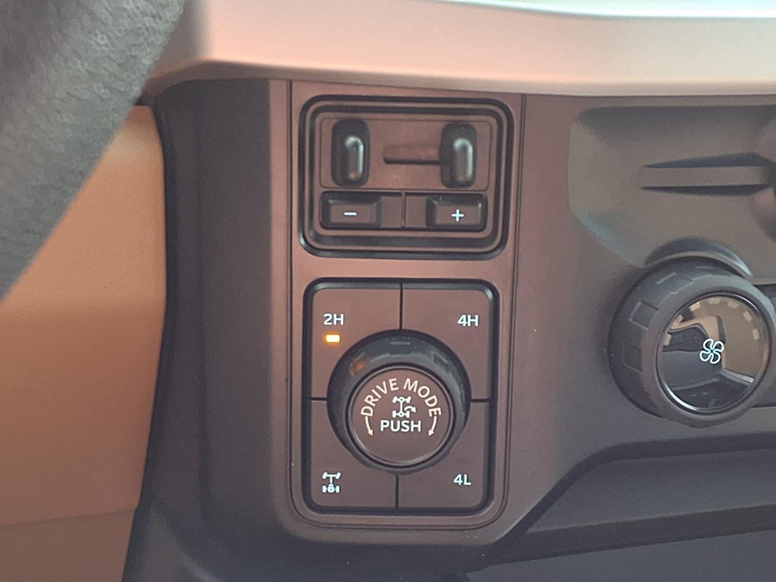 Used 2024 White Ford XLT image 6