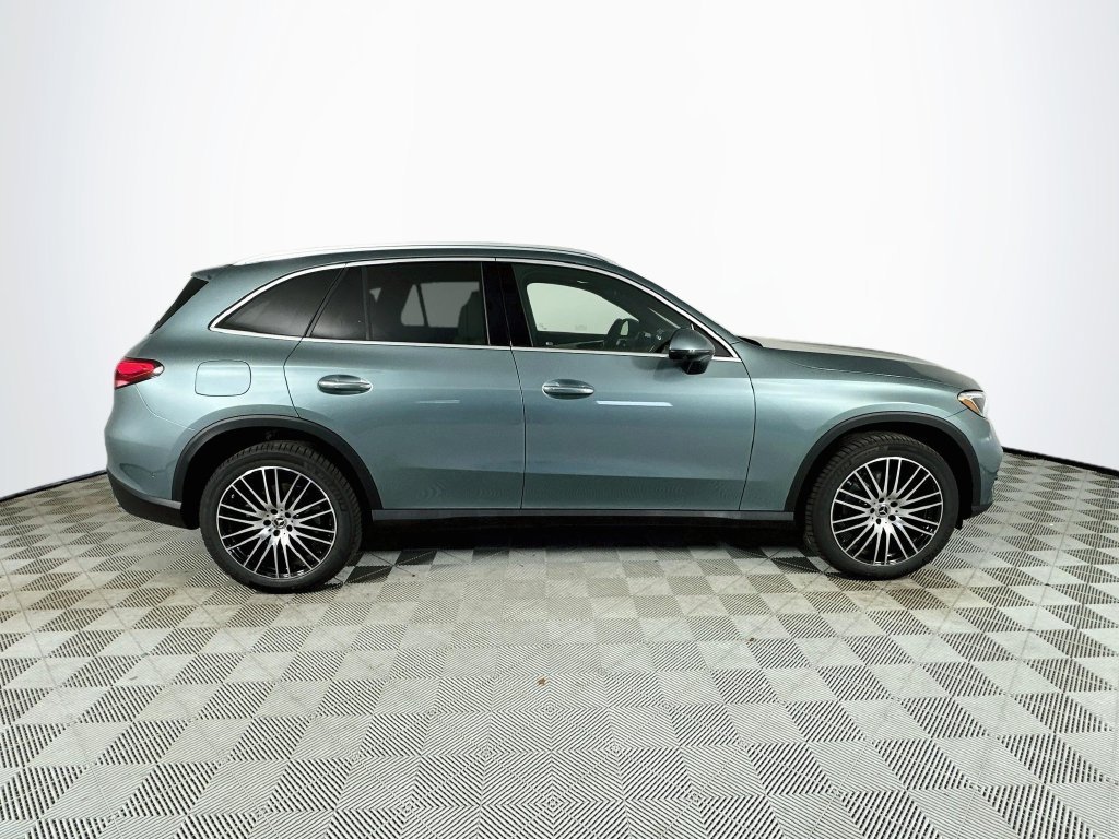 New 2027 Silver Mercedes-Benz GLC 300 image 8