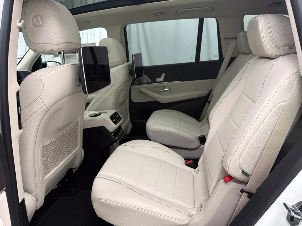 New 2027 White Mercedes-Benz GLS 450 image 21
