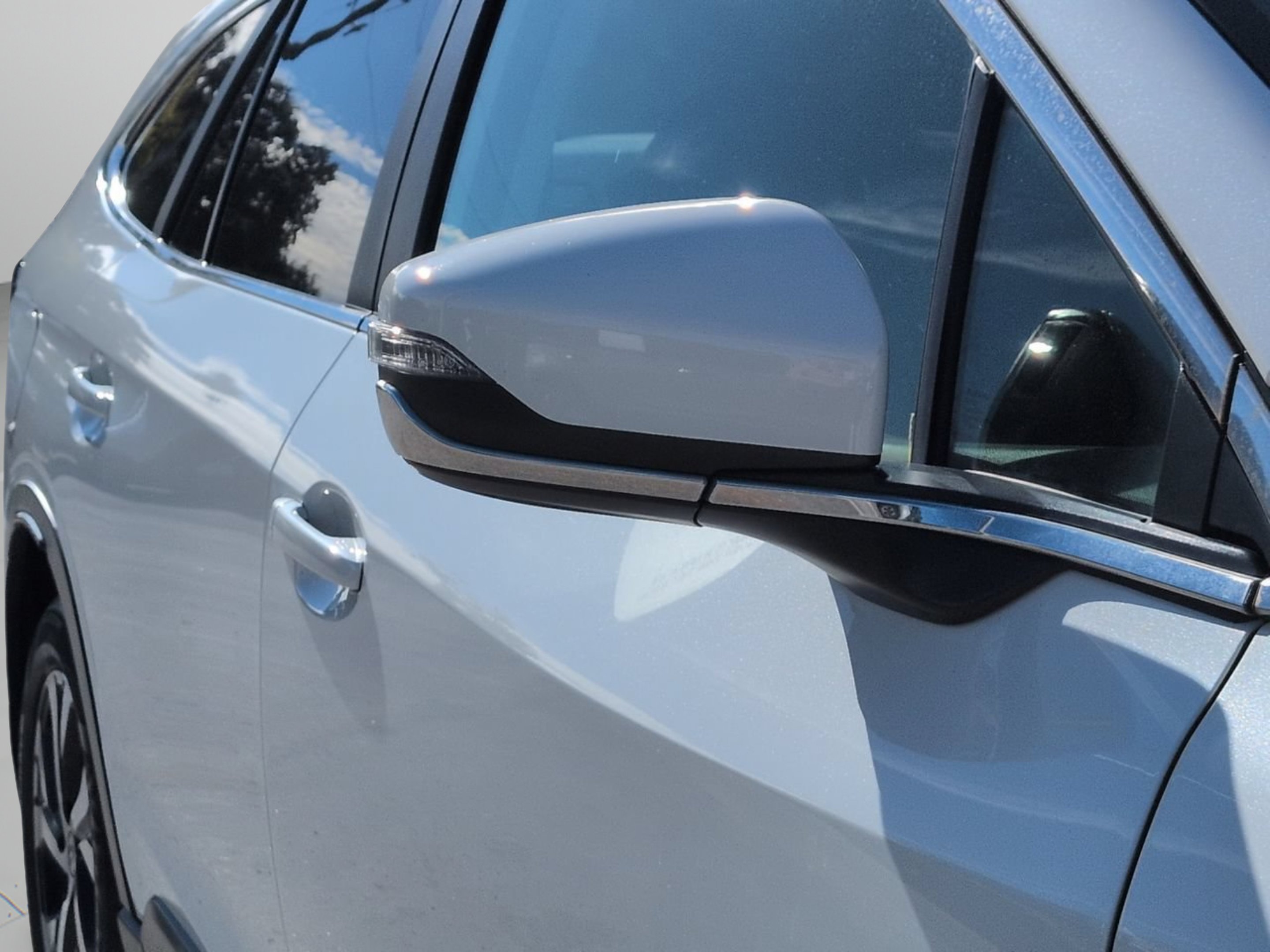 Used 2021 Crystal White Pearl Subaru Limited XT image 34