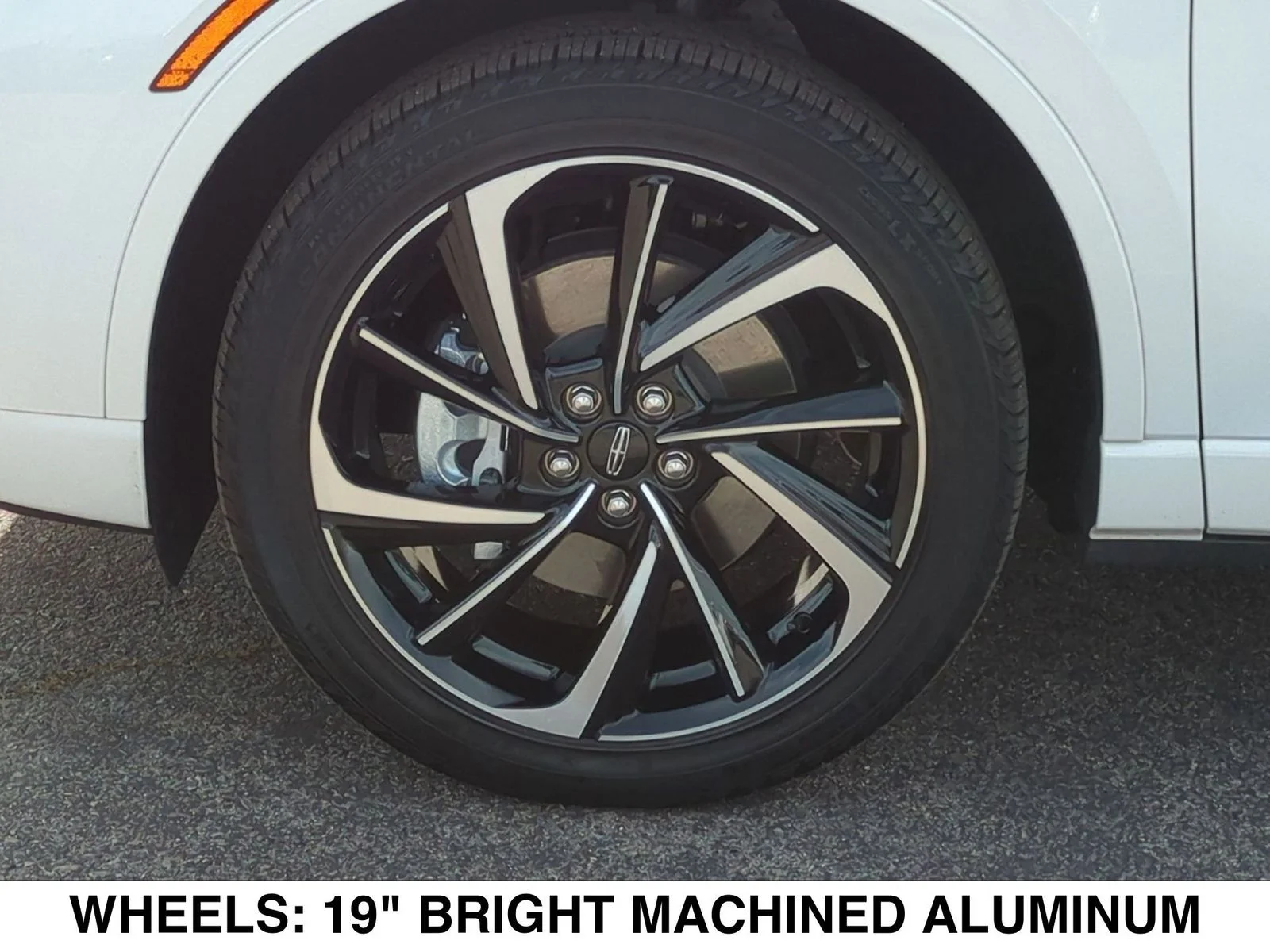 Used 2025 White Lincoln Grand Touring image 9
