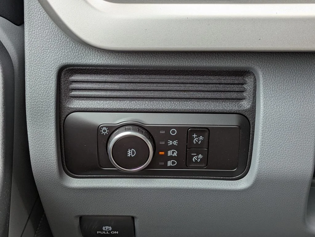 New 2026 Oxford White Ford XL image 25