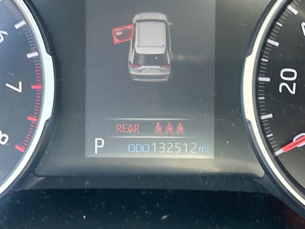 Used 2019 White Toyota LE image 18