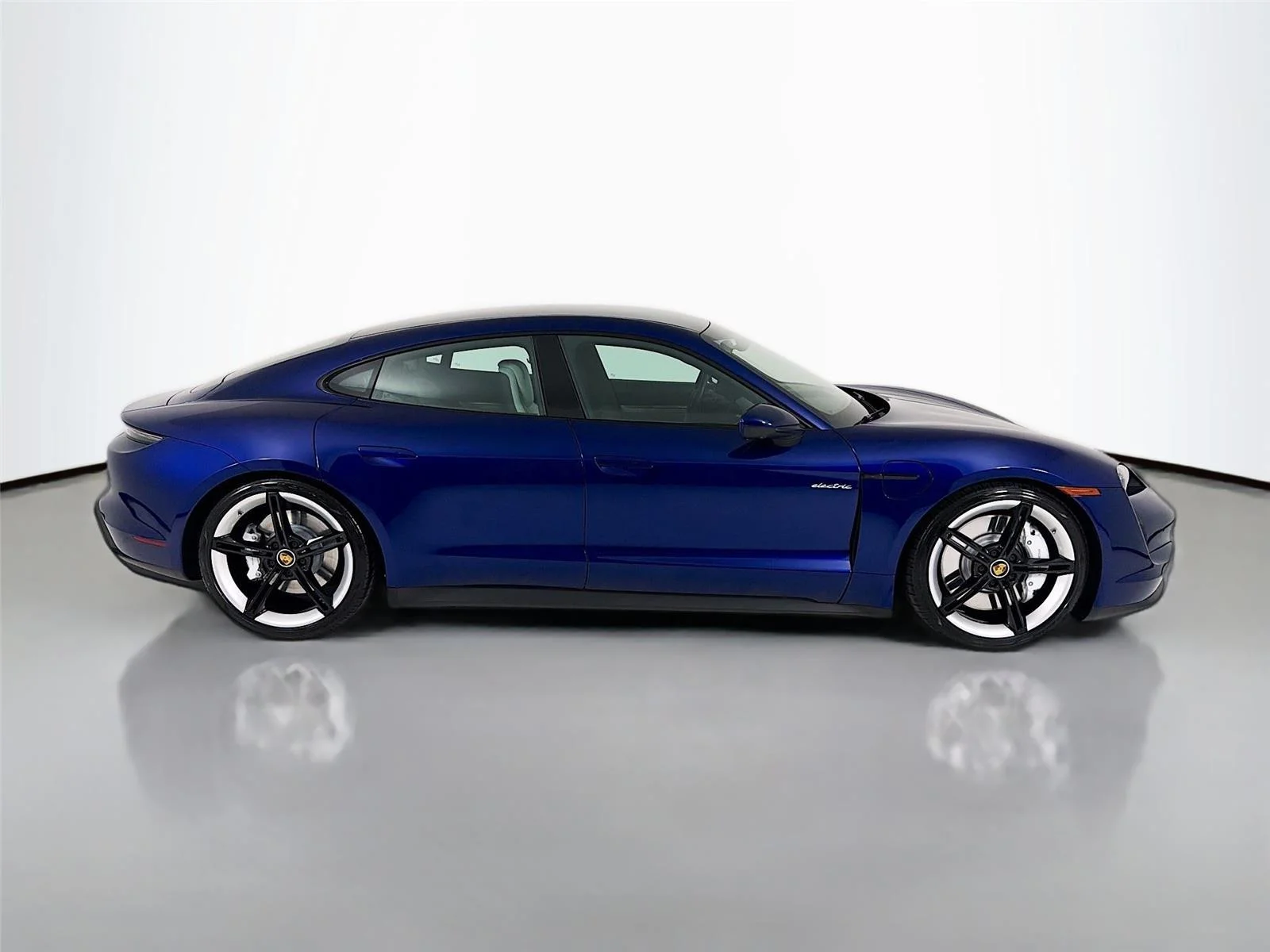 Used 2022 Gentian Blue Metallic Porsche 4S image 30