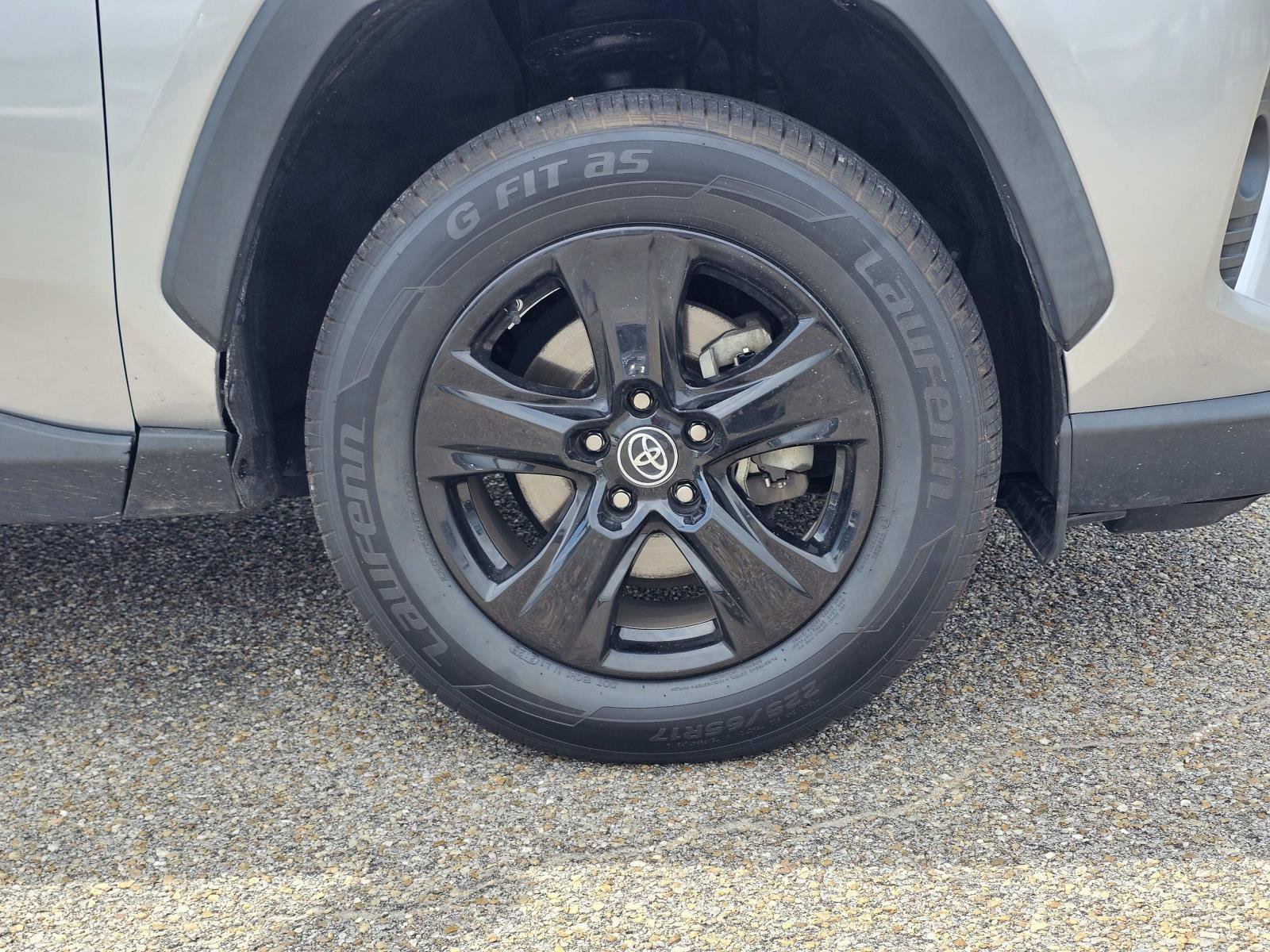 Used 2021 Silver Toyota XLE image 6