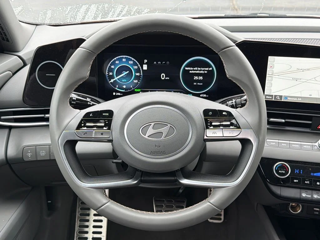 Used 2025 White Hyundai SEL Sport image 23