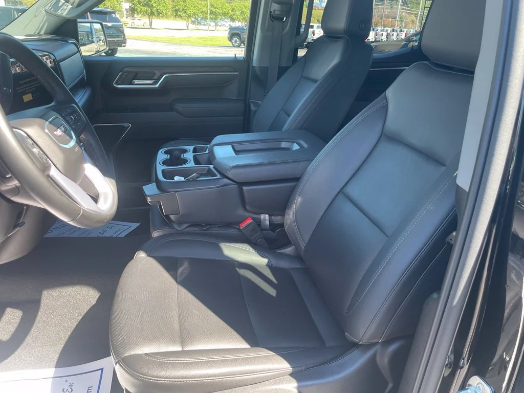 Used 2025 Onyx Black GMC SLT image 15
