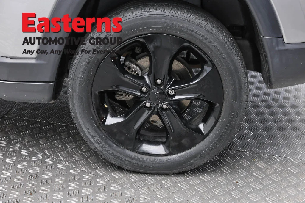 Used 2020 Silver Jeep Latitude image 8