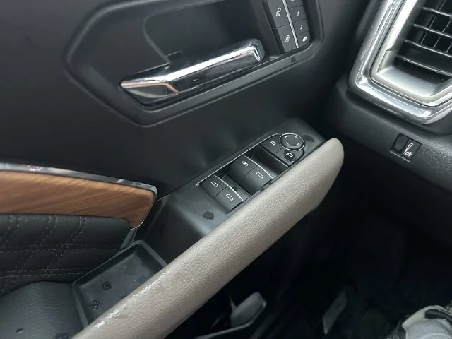 Used 2024 White GMC Denali image 14