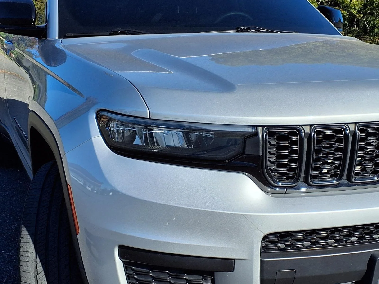 Used 2023 Silver Zynith Jeep Altitude image 15