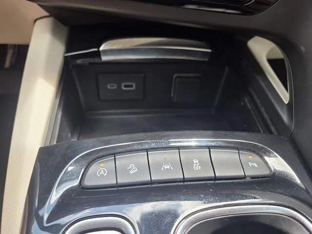 Used 2023 Summit White Buick Preferred image 19