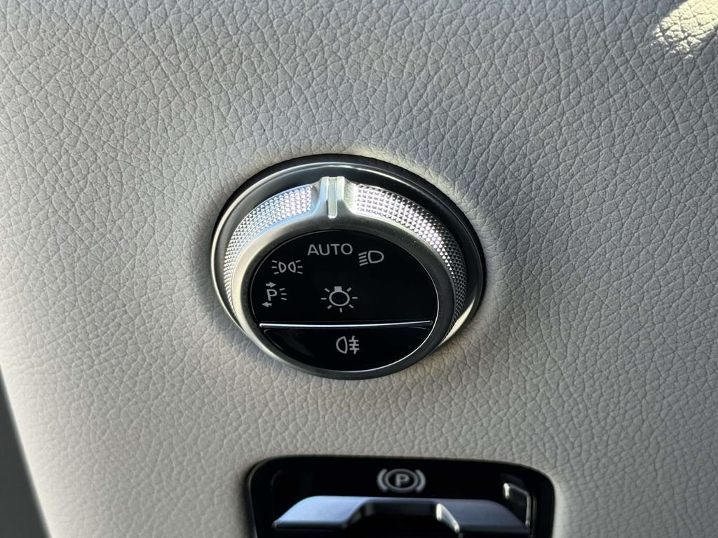 New 2026 Polar White Mercedes-Benz GLC 300 image 19