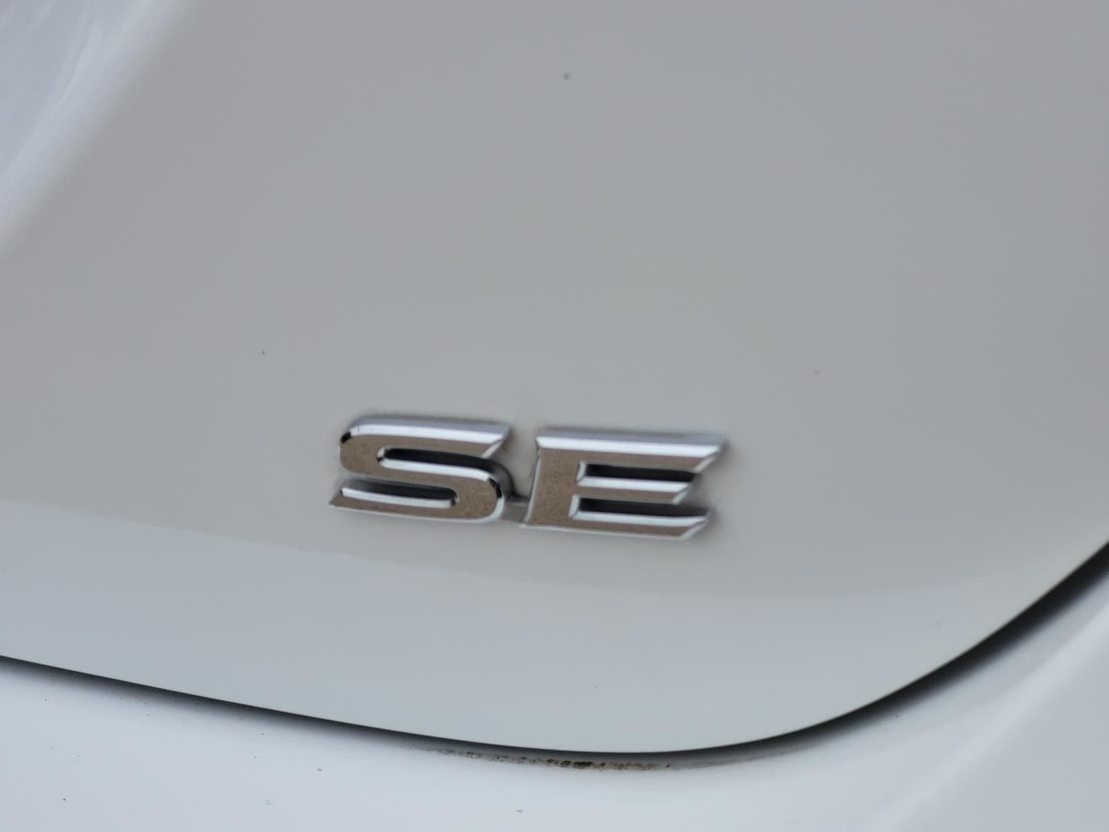 Used 2024 Ice Cap Toyota SE image 5